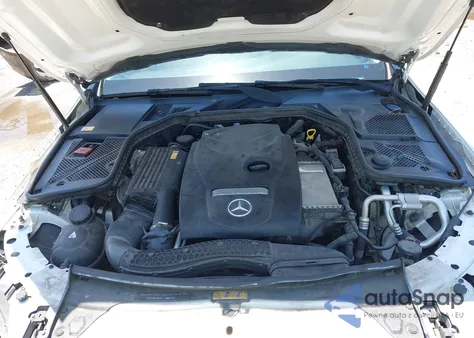 2015 Mercedes-Benz C 300 Luxury/Sport z USA, uszkodzony, nr VIN 55SWF4JB3FU081407